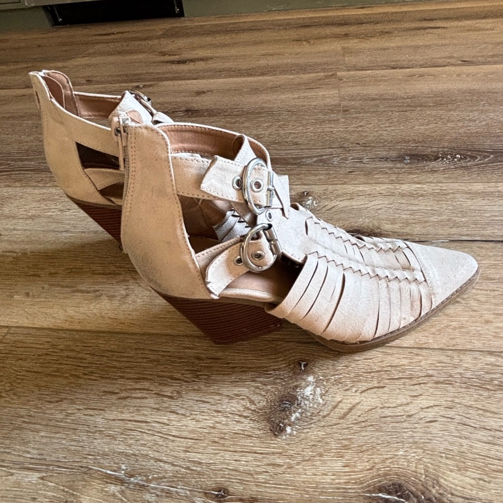Women’s size 7 qupid brand booties